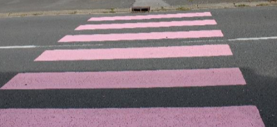 passage piéton rose